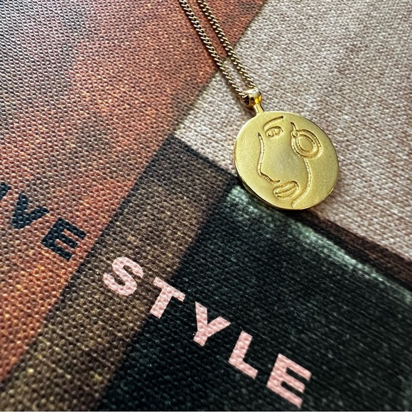 BEARFRUIT Gold Coin Necklace - Picture 1 of 3